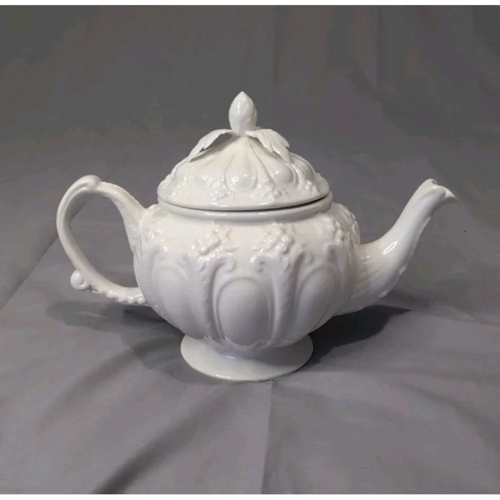 Peppertree Tabletops‎ Imports Small Teapot White Porcelain Victorian